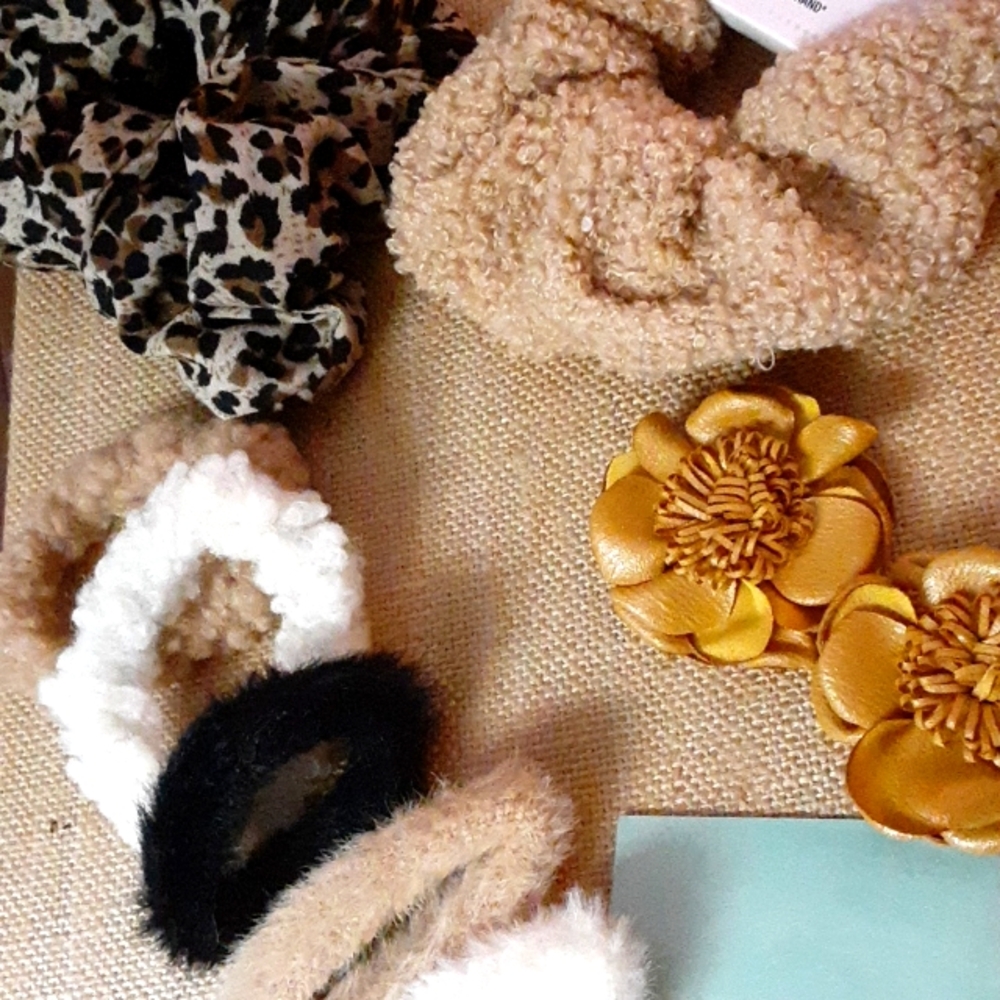 Hair accessories 9 pc set. Naturals or beige. NEW